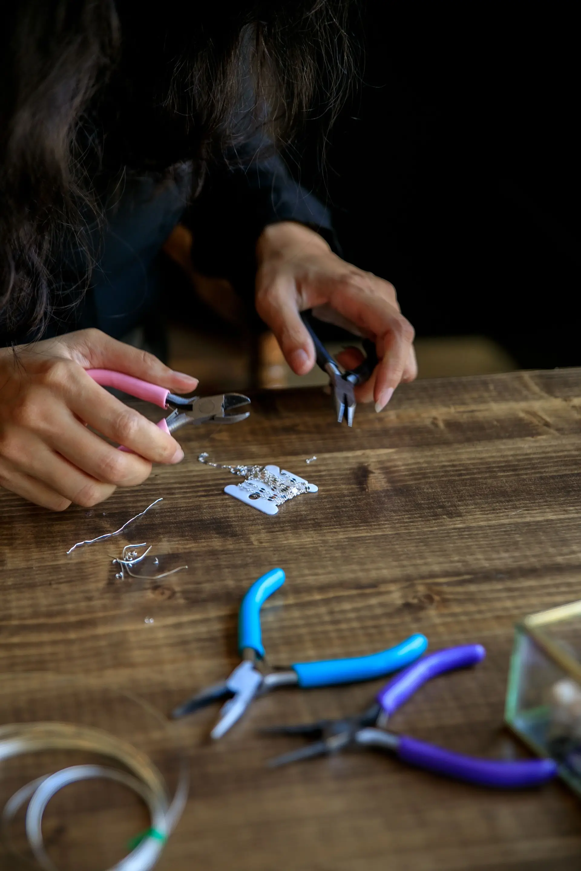 Artisan handcrafting pearl jewellery