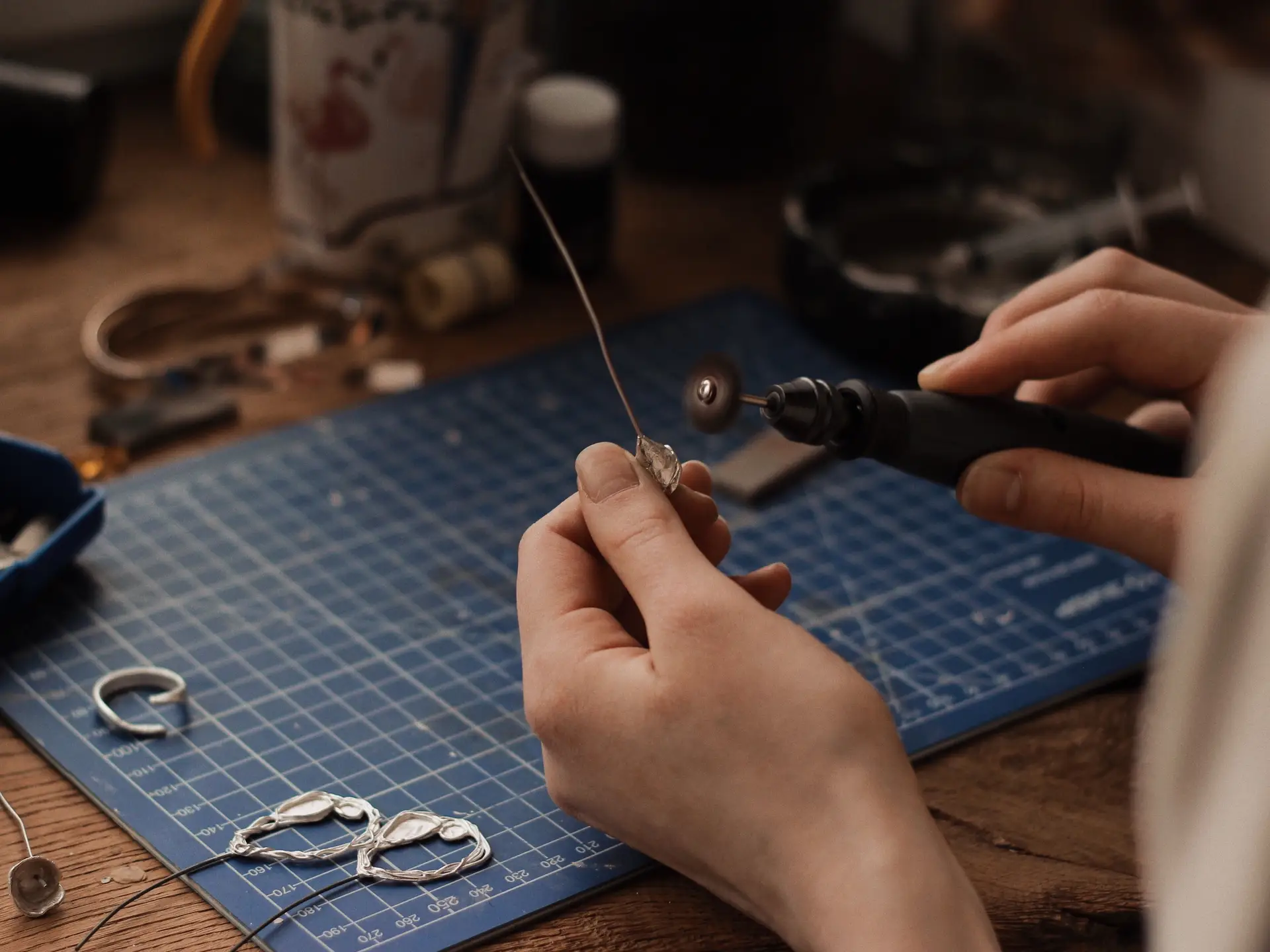 Polishing jewellery